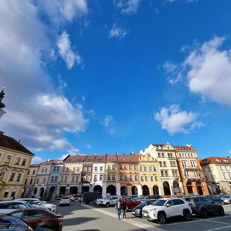 Velke Studio Na Velkem Namesti S Vybavenou Kuchyni Χράντεκ Κράλοβε Εξωτερικό φωτογραφία